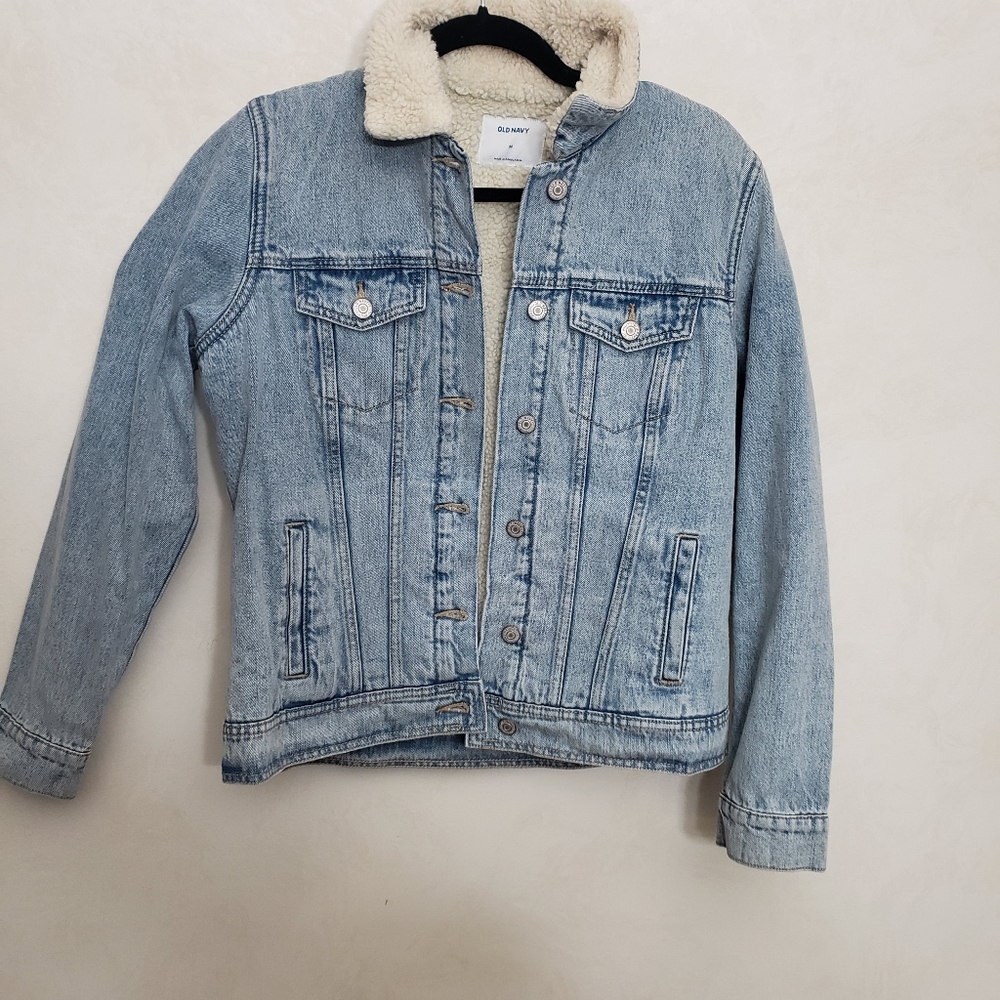 New without tags. Old Navy denim jacket lined with warm sherpa. Size M